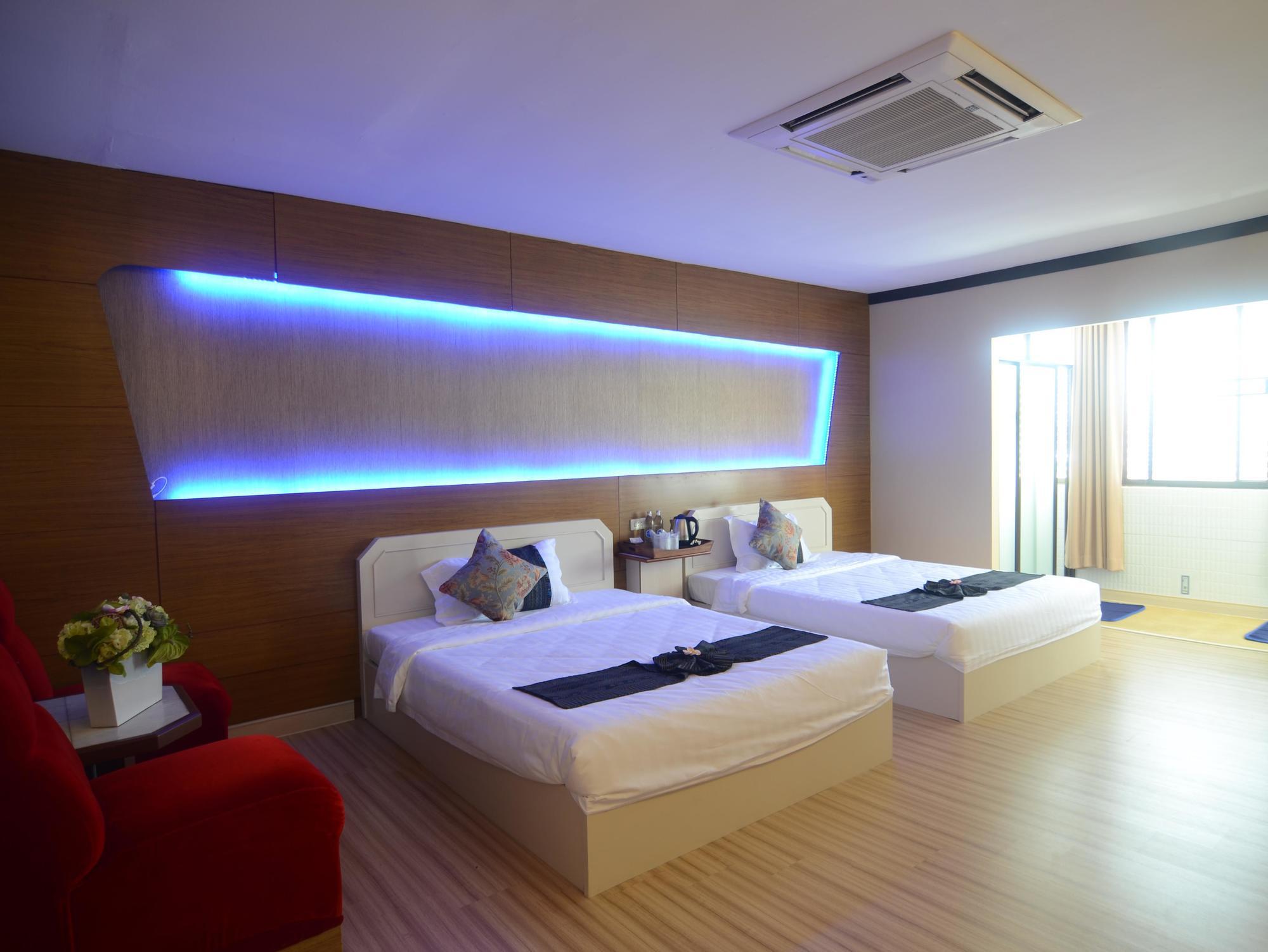 Centro Cnx Hotel Chiang Mai Buitenkant foto