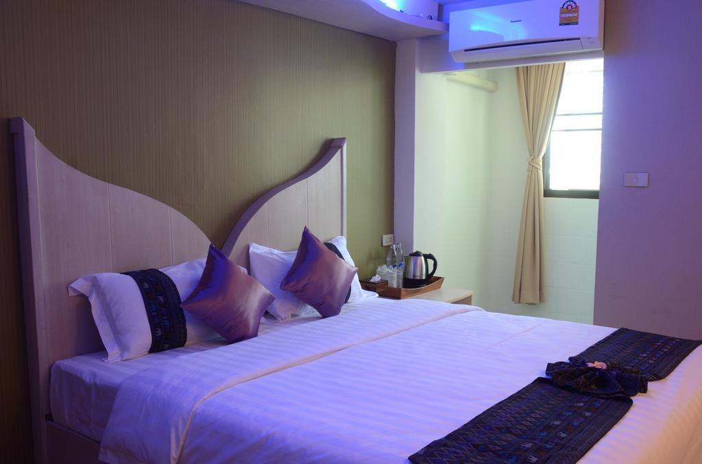 Centro Cnx Hotel Chiang Mai Buitenkant foto