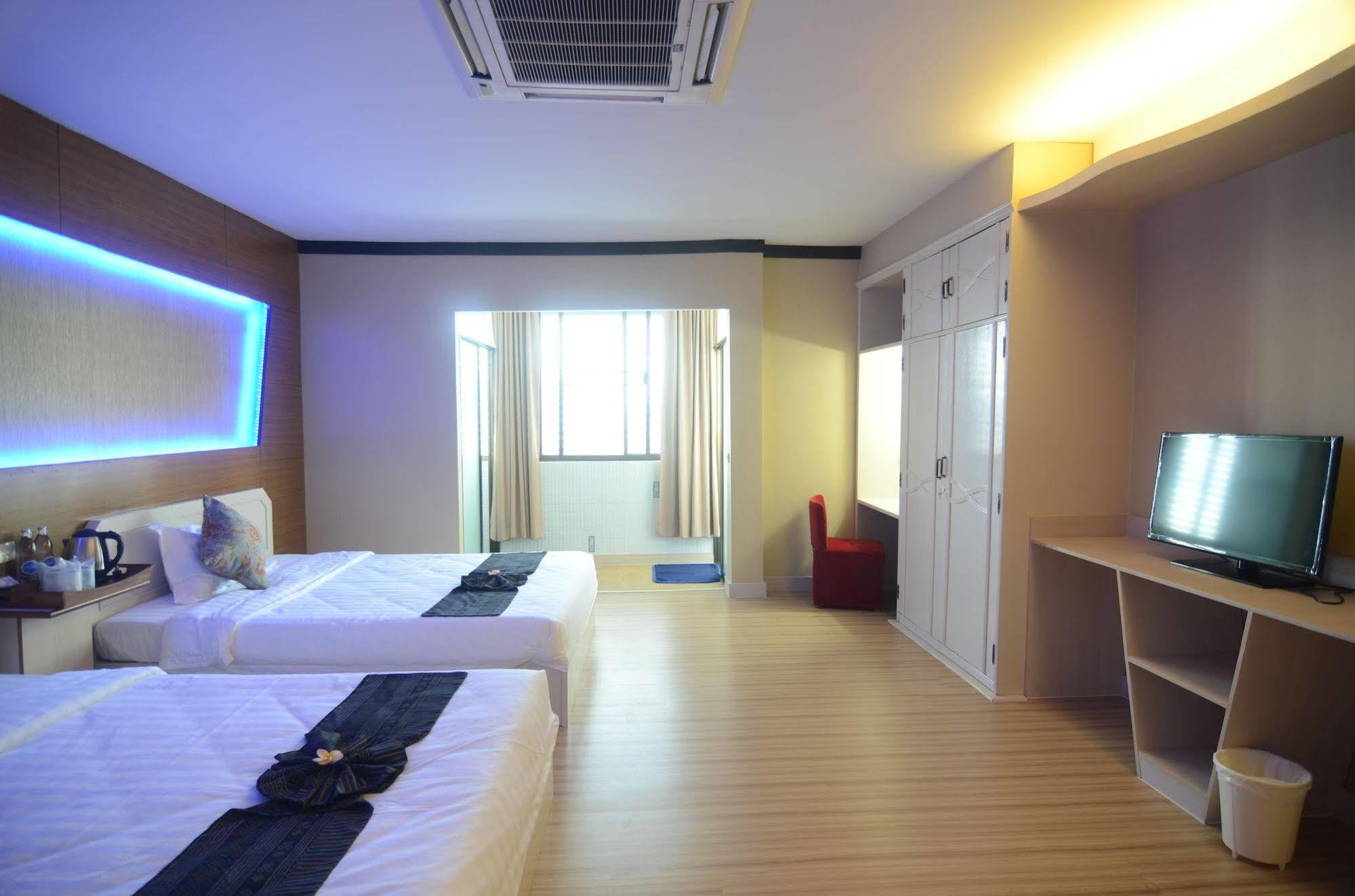 Centro Cnx Hotel Chiang Mai Buitenkant foto