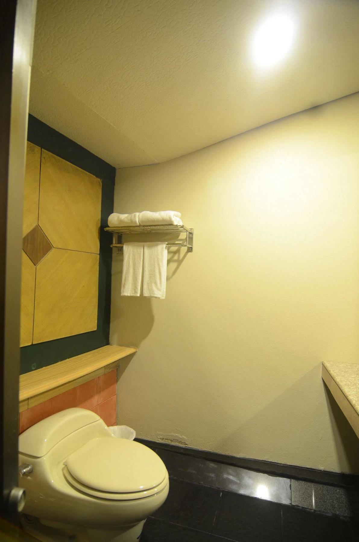 Centro Cnx Hotel Chiang Mai Buitenkant foto