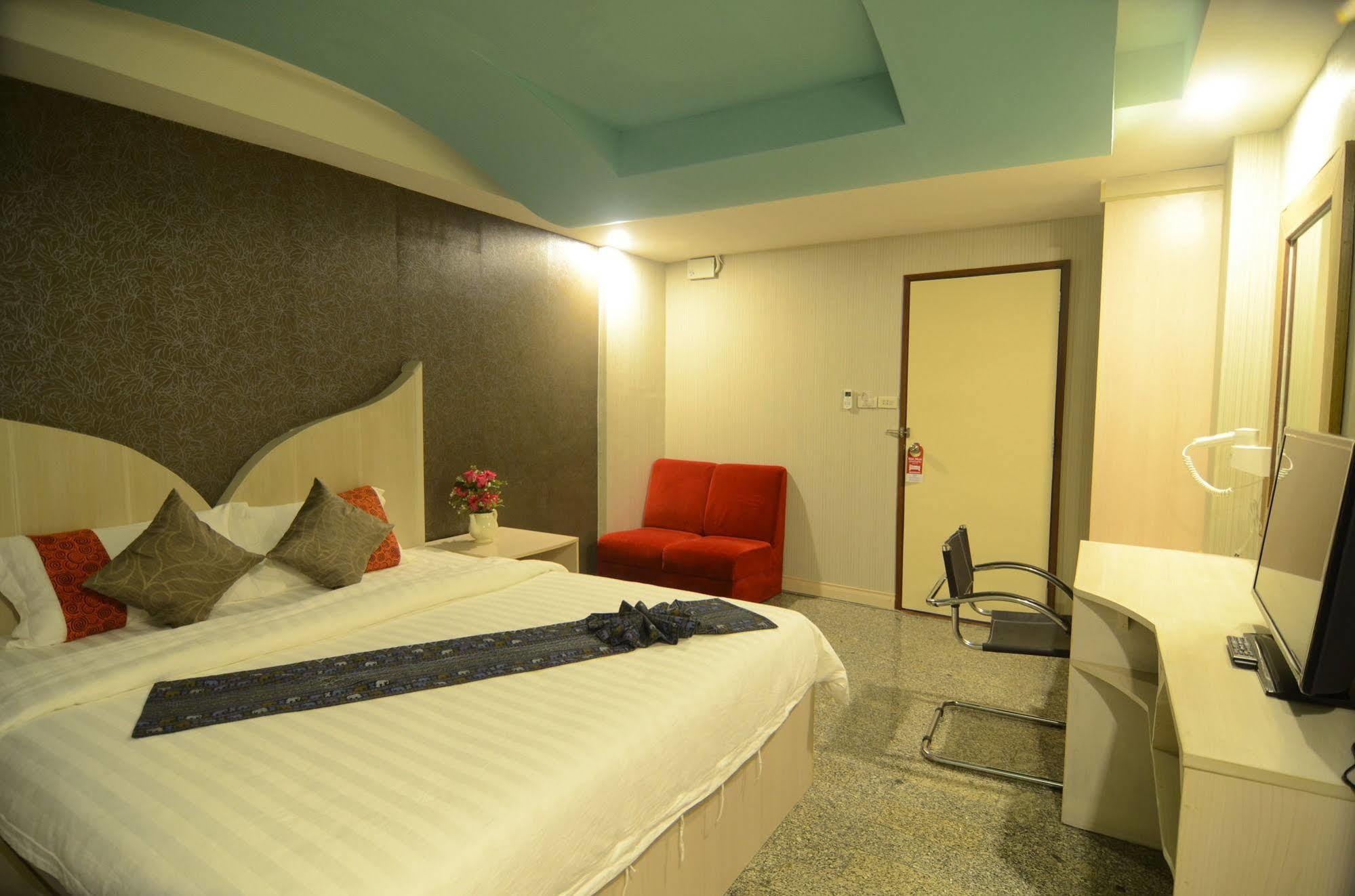 Centro Cnx Hotel Chiang Mai Buitenkant foto