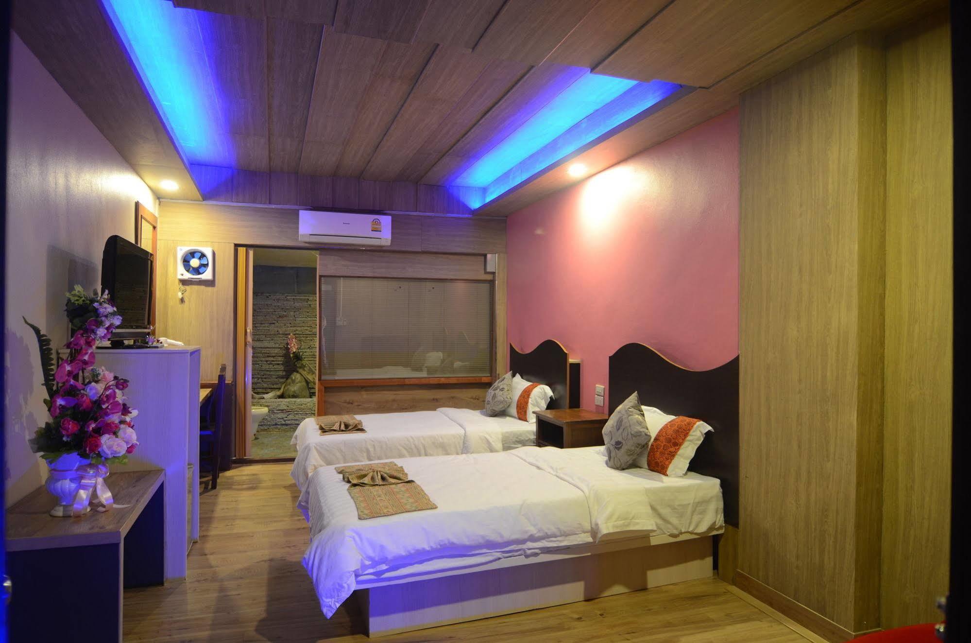 Centro Cnx Hotel Chiang Mai Buitenkant foto