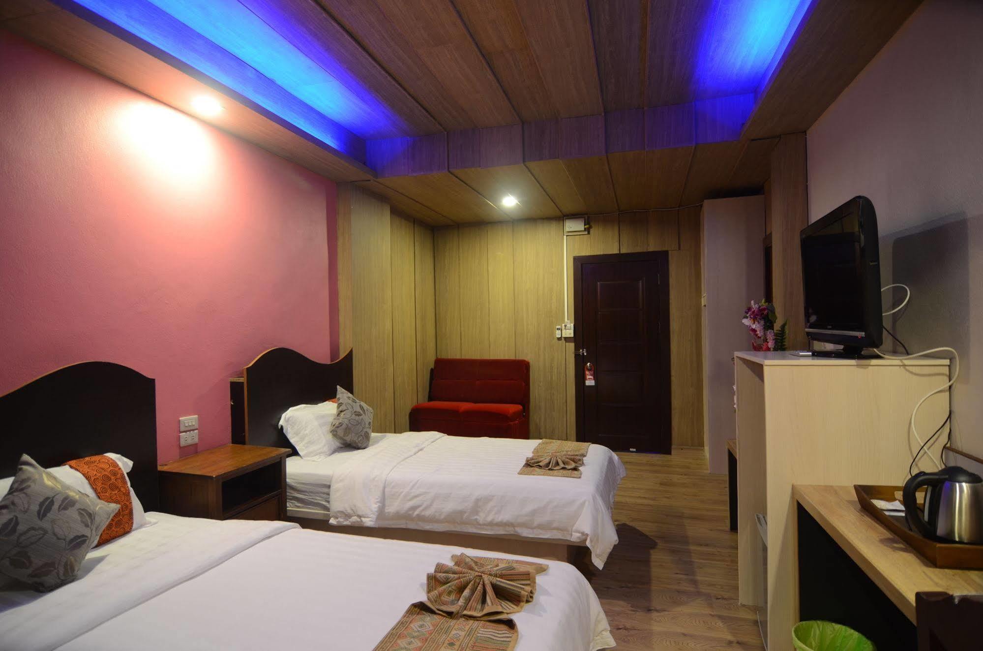 Centro Cnx Hotel Chiang Mai Buitenkant foto