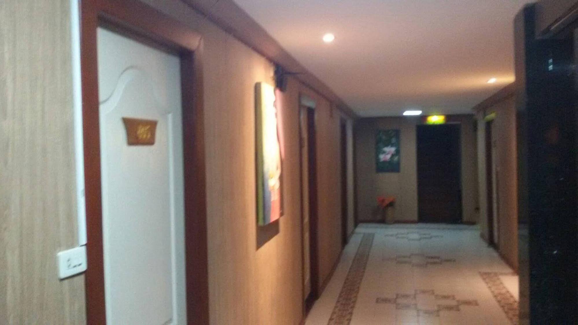 Centro Cnx Hotel Chiang Mai Buitenkant foto