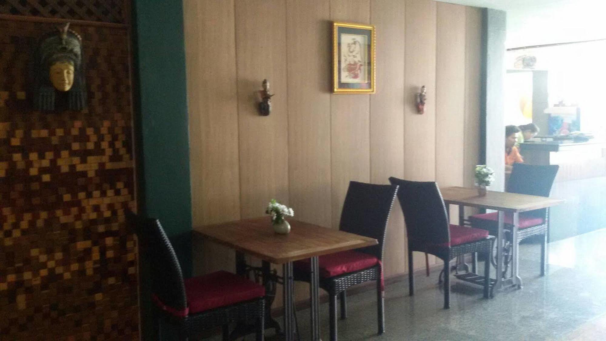 Centro Cnx Hotel Chiang Mai Buitenkant foto