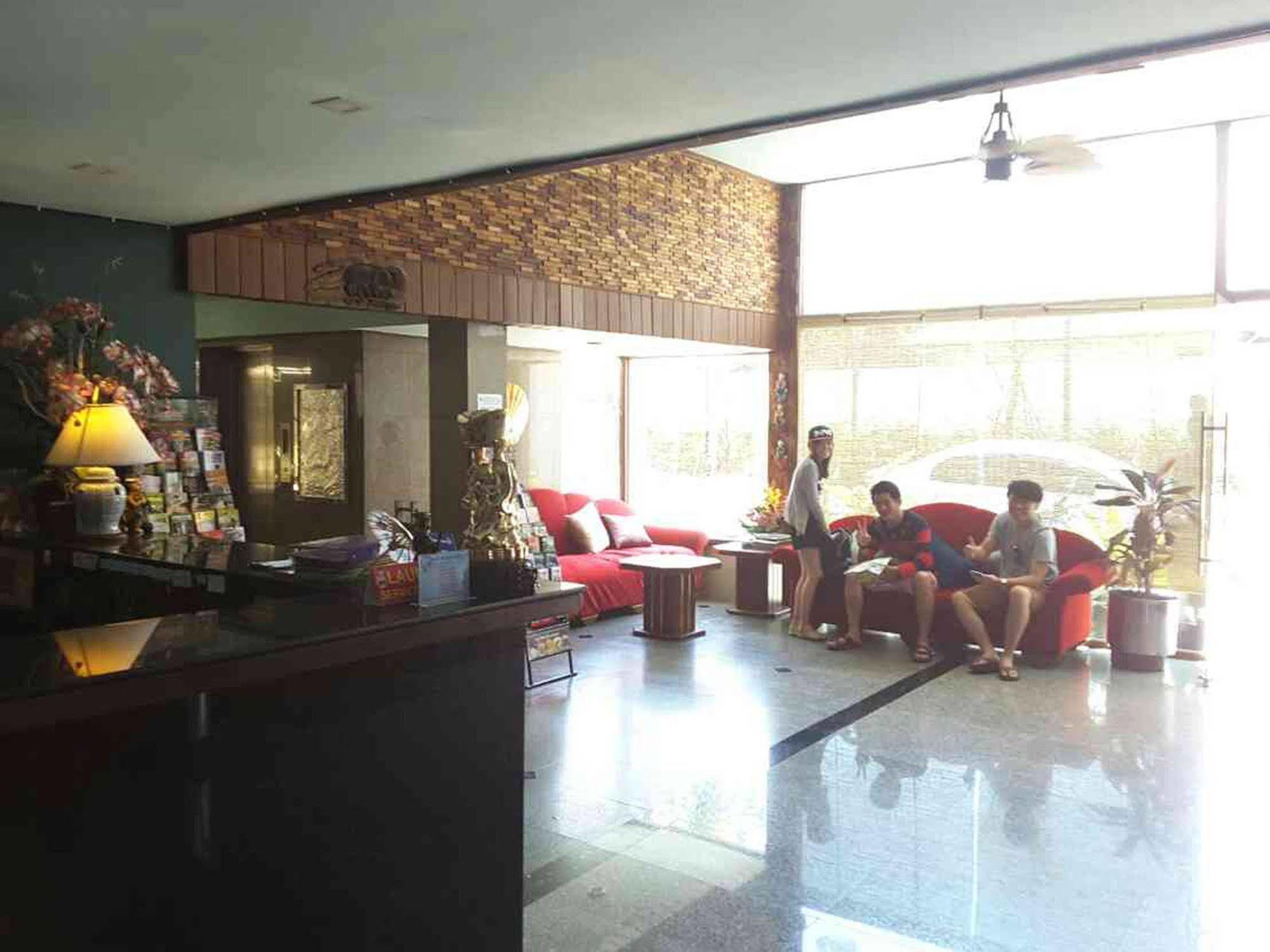 Centro Cnx Hotel Chiang Mai Buitenkant foto