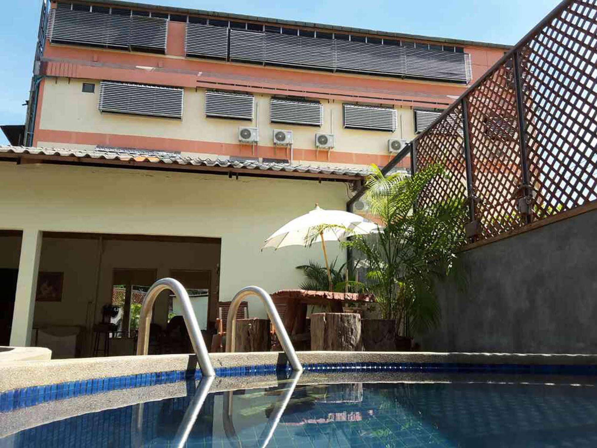 Centro Cnx Hotel Chiang Mai Buitenkant foto