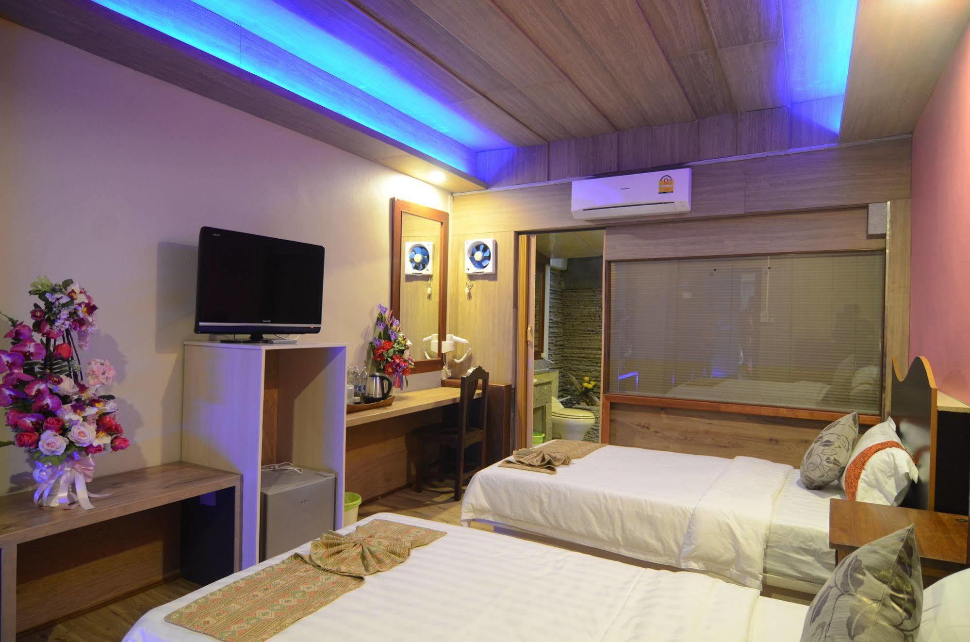 Centro Cnx Hotel Chiang Mai Buitenkant foto