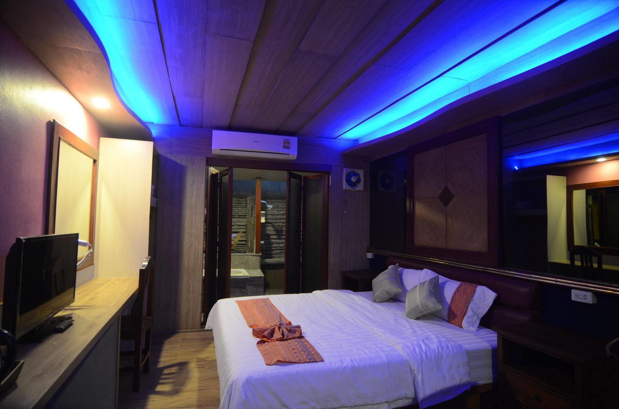Centro Cnx Hotel Chiang Mai Buitenkant foto
